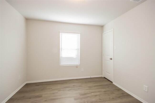 Photo - 2621 Lina Dr