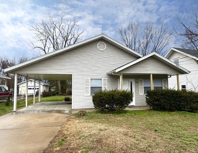 Photo - 3-Bedroom Home with Large Backyard & Carport