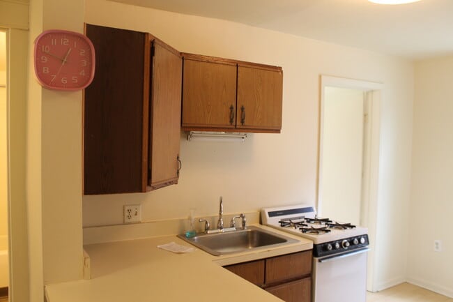 457 W 8th St Unit 2
