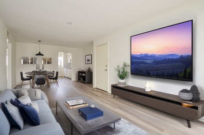 Building Photo - 1300 Eagle Lake Rd Unit 16