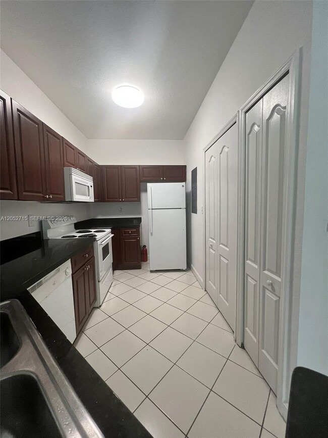 Building Photo - 7200 NW 177th St Unit 206-7