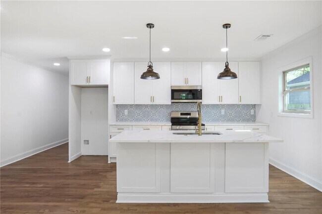 Photo - 1321 Avon Ave SW