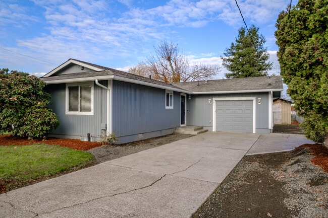 Photo - 401 Whittier St