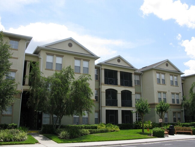 Building Photo - Beautiful ground floor Unit 902