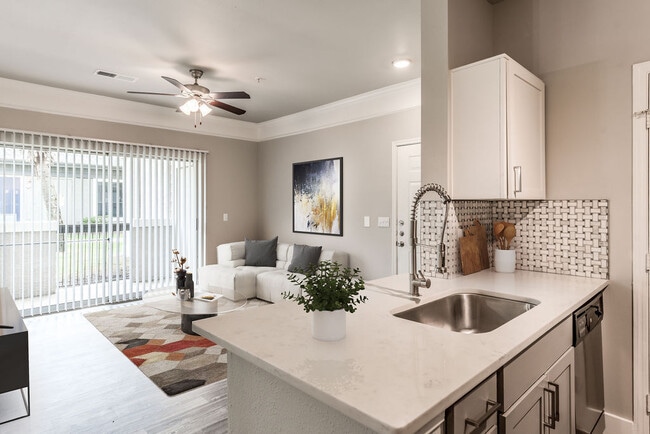 Building Photo - Stylish Living with 1 Month Free Rent! Unit PLR