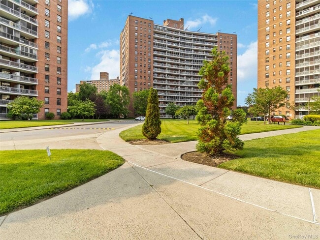 Photo - 61-25 98th St Unit 2H