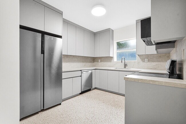 Photo - 341 NW 43rd St