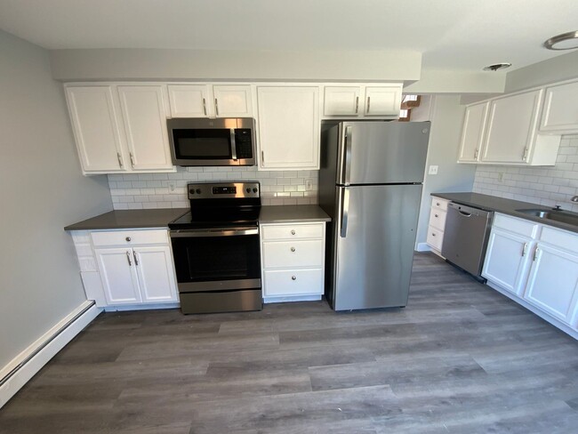 Building Photo - 5093-5099 Dover St. Unit 5099