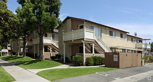 Orangewood Pines Apartments - Orangewood Pines Apartments