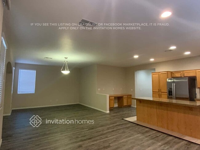 Photo - 1296 Cornet St