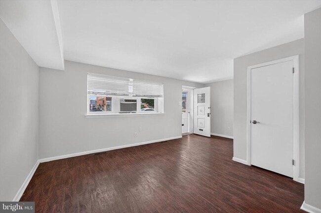 Photo - 2261 Strahle St