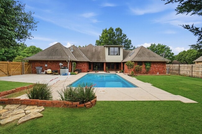 Photo - 3102 NE Heritage Dr