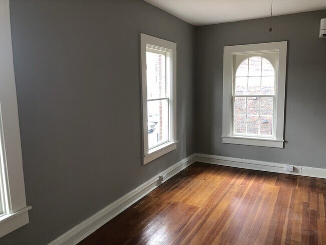 421 N Brady St Unit 11