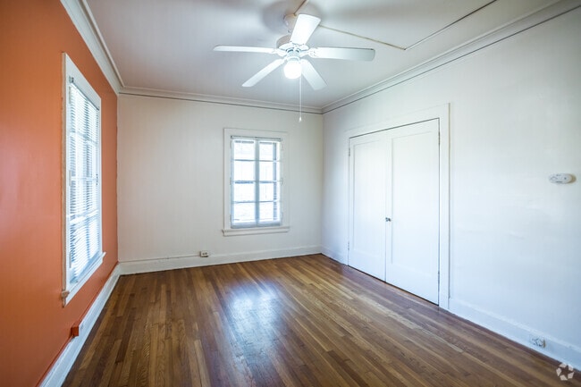 1 BR, 1 BA - 810 SF