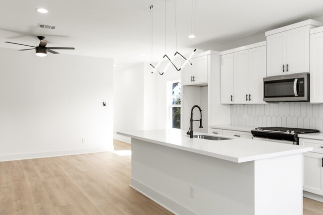 Photo - 4114 Castor St