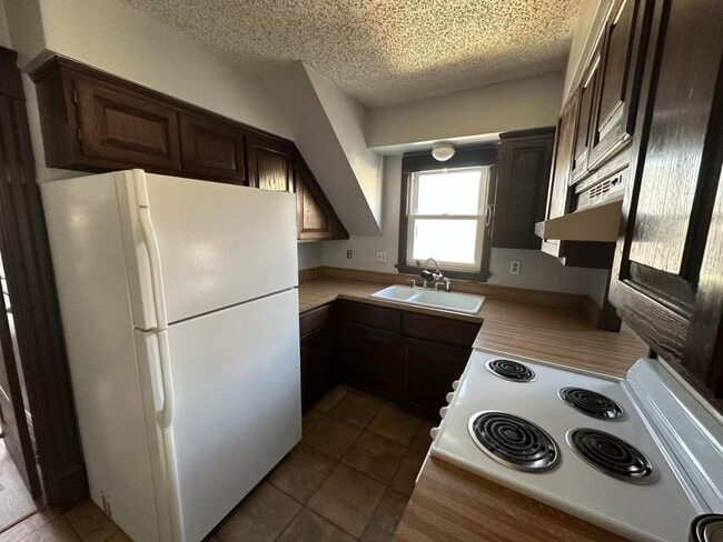 Building Photo - 937 Grove Ave