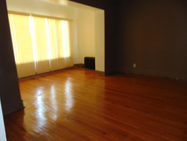 Photo - 7637 S Eberhart Ave