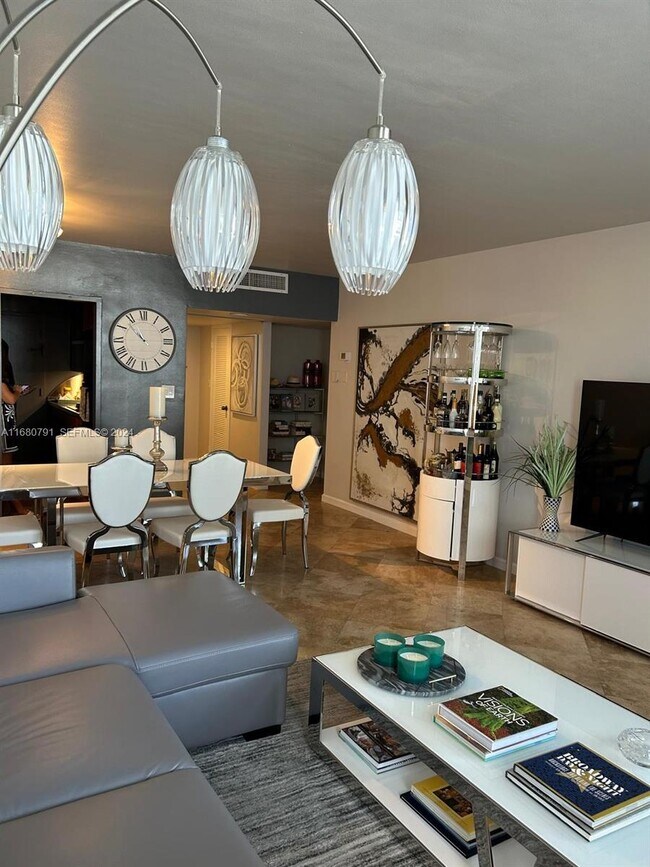 Building Photo - 100 Lincoln Rd Unit 608