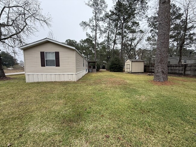 Photo - 200 Royalwood St