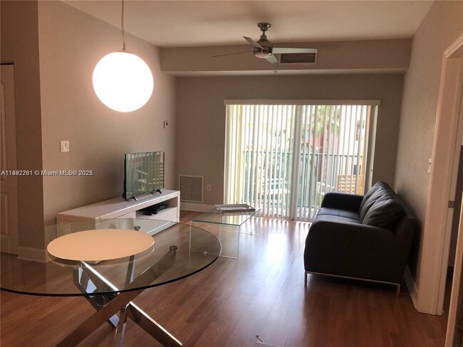 Photo - 6001 SW 70th St Unidad 528