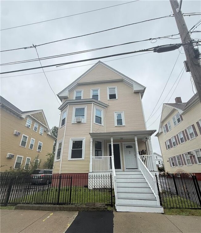 Building Photo - 30 Goddard St Unit 1