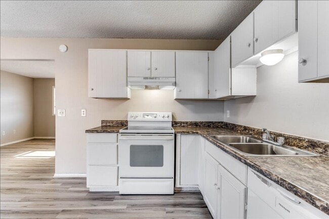 Photo - 3216 W 27th St S
