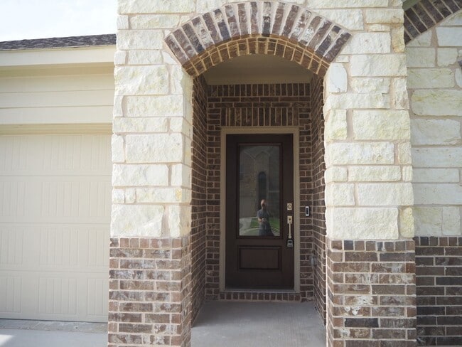 Photo - 1800 Lake Grove Dr