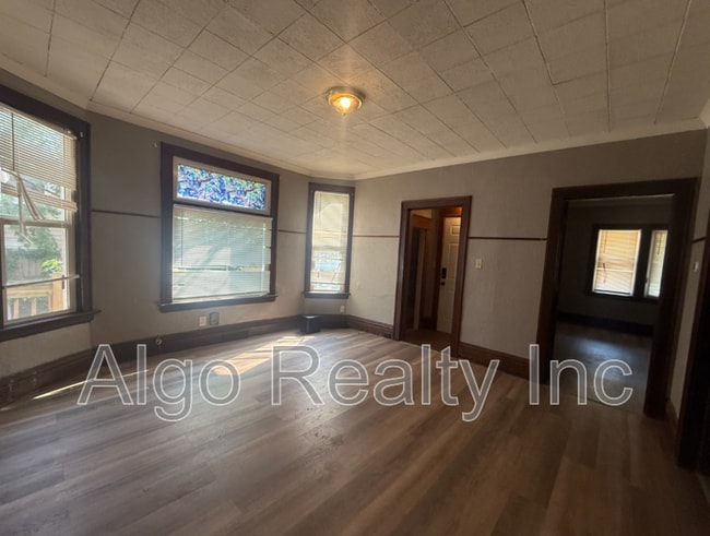 Photo - 1040 Jessie St