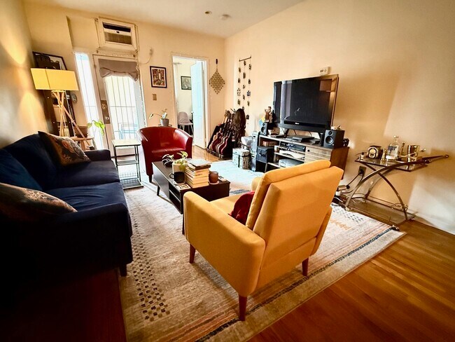 Photo - 278 Monmouth St