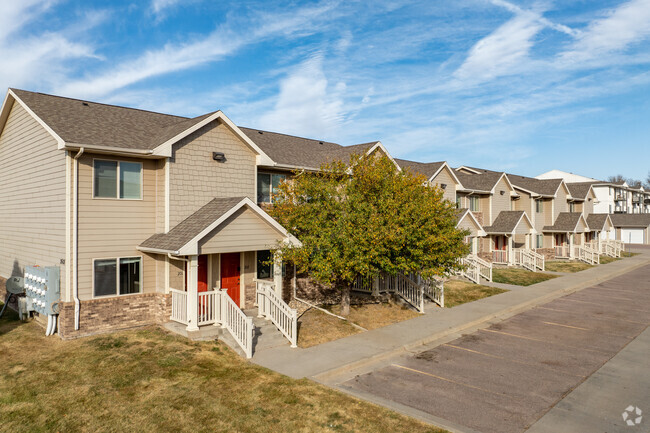 Maple Park Apartments & Townhomes - Maple Park Apartments & Townhomes