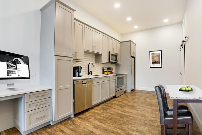 Kitchen/Dining Area