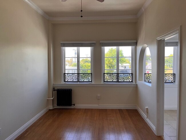 Building Photo - 3005 Main St Unit 209