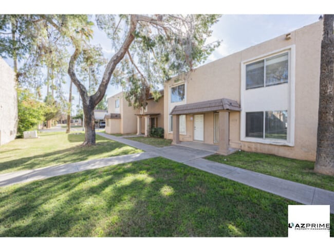 Building Photo - Spacious 2/1.5 Townhouse  in Phoenix's Alhambra!