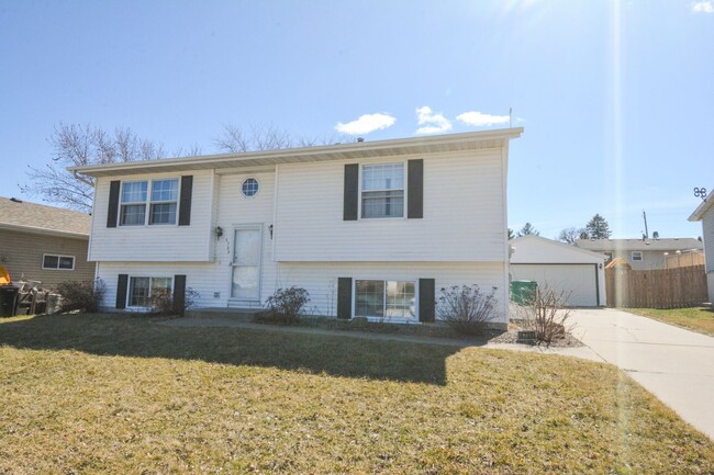 4 bed 2 bed For Rent in Country Club Manor! - 4 bed 2 bed For Rent in Country Club Manor! Casa