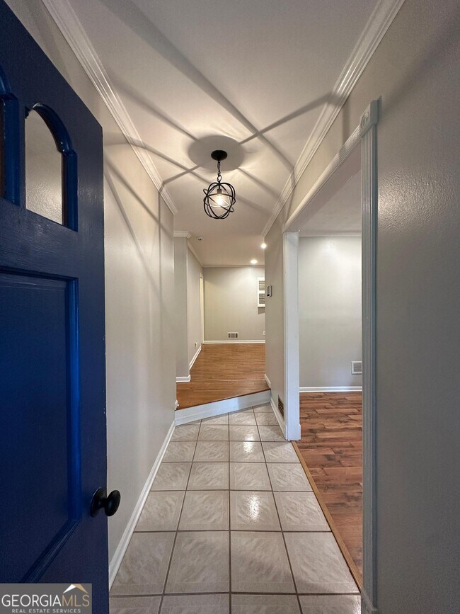 Photo - 115 Peyton Rd SW