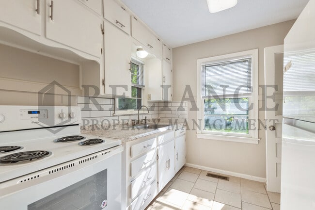 Photo - 1912 N Hood St