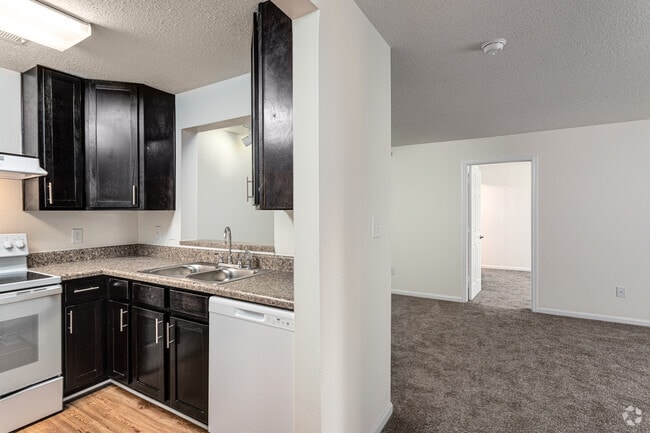 2BR, 2BA - 979SF