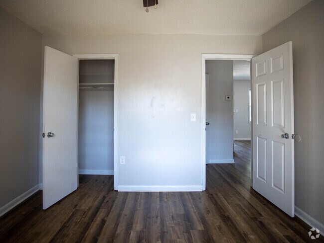 Photo - Shamrock Apartments