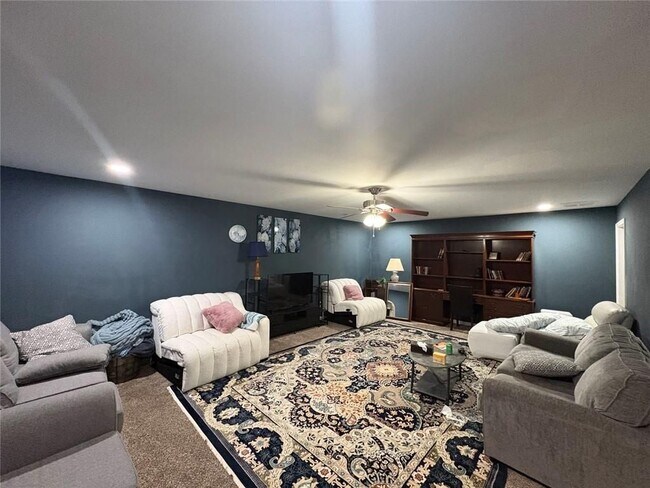 Photo - 180 Village Green Ct SW Unidad B