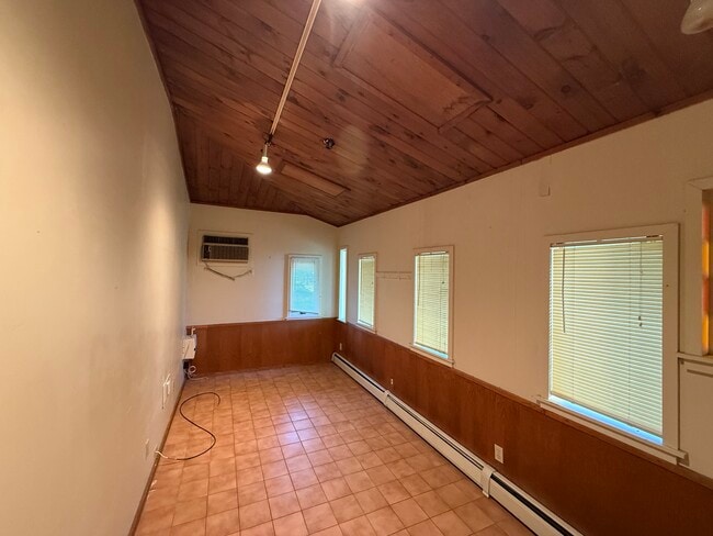 Front Room - 497 W Main St Unit 2