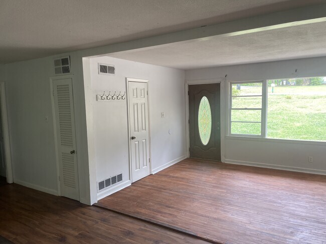 Photo - 683 Rothell Rd