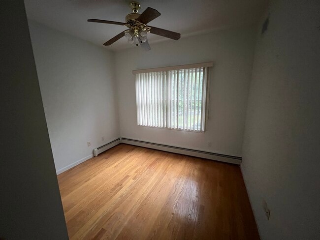 Dormitorio - 590 Landing Ave Unidad #1