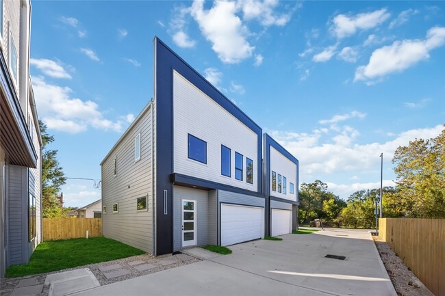 Building Photo - 7125 England St