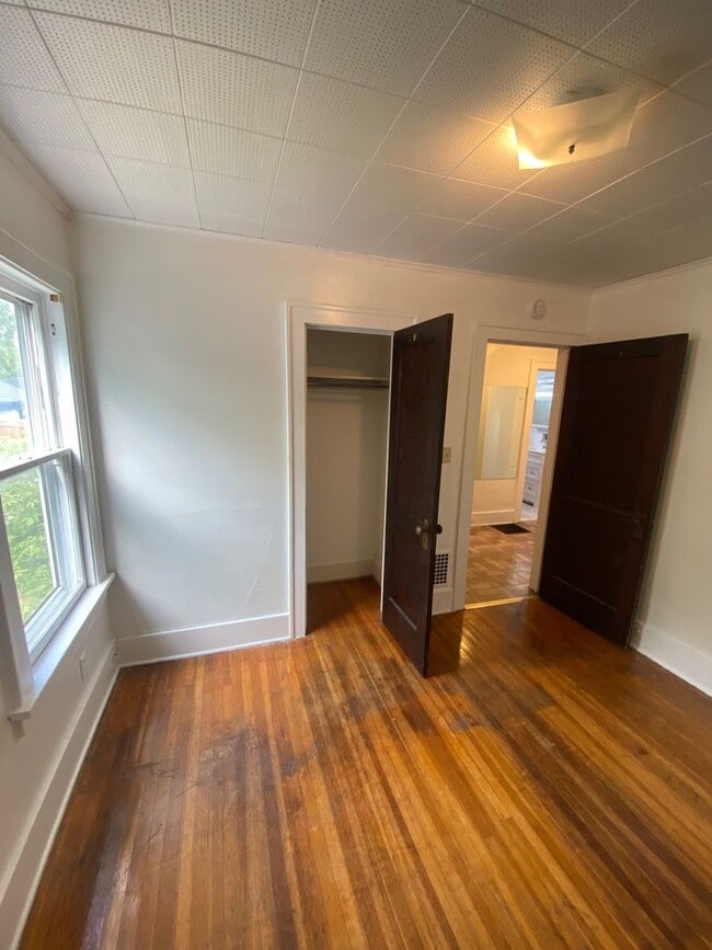 Building Photo - 511 Shirley Ave Unit Downstairs Rental