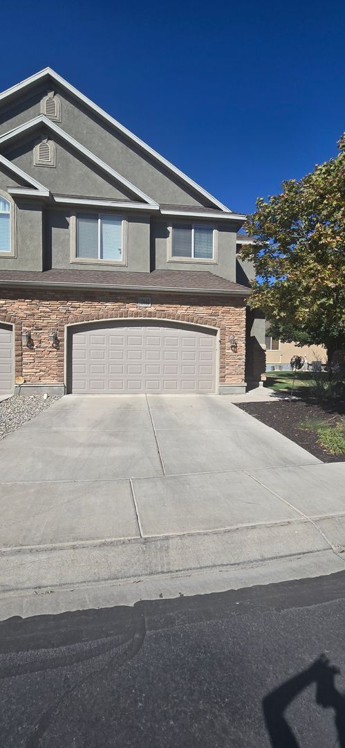 Building Photo - Beautiful 3 Bed 3.5 Bath in Riverton!! Rental