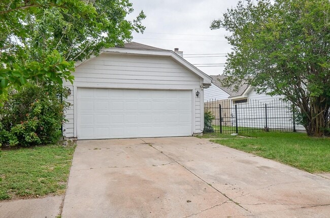 Building Photo - 11818 Spring Grove Dr Rental
