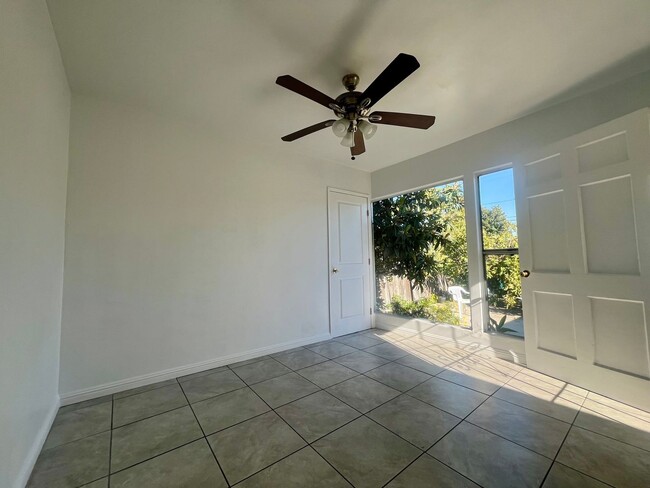 Photo - Ing-10523-25 Unit 10525