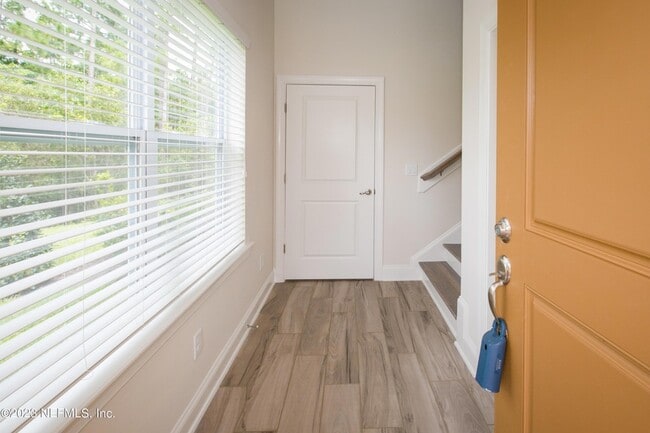 Photo - 136 Oyster Bay Way