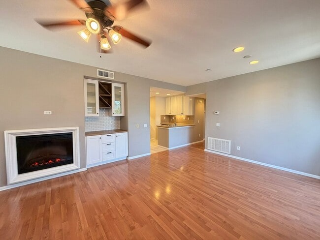 Building Photo - Sleek 2-Bed with a Den/Office + Flex Corner Condo with Attached Tandem Garage
