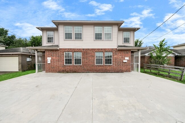 Building Photo - 3738 Lehall St Unit B Rental